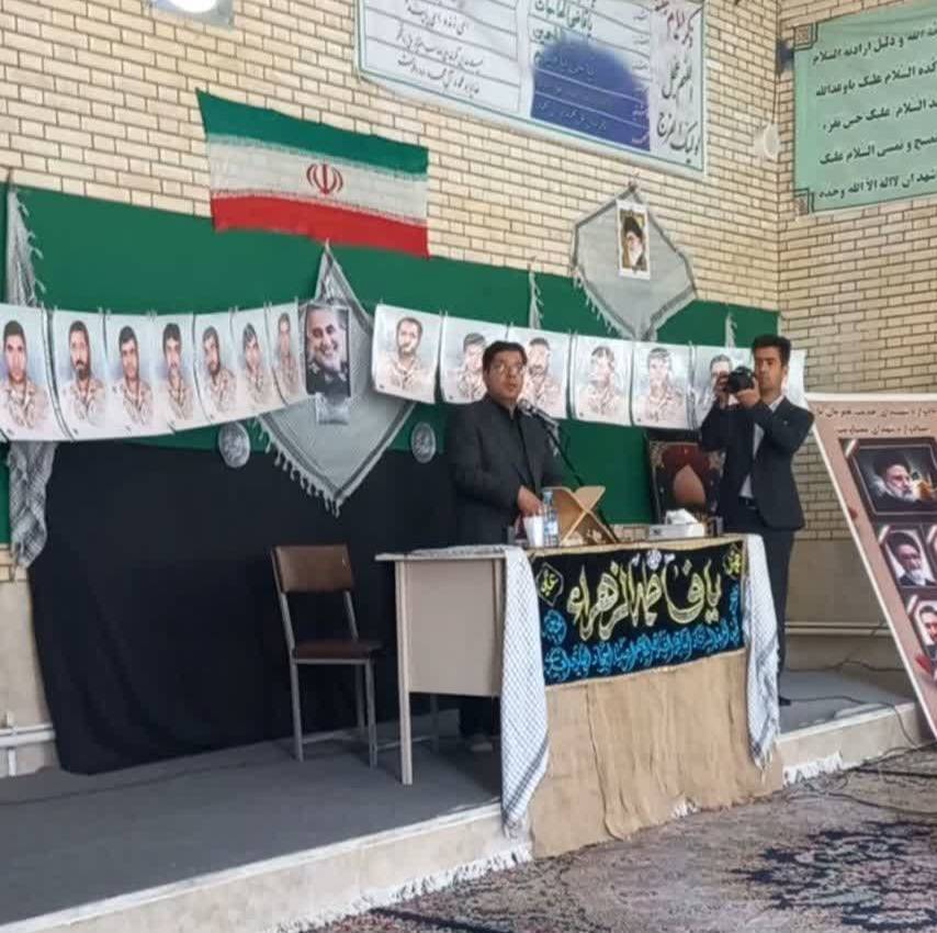 دبستانی در زرند که میزبان شهدایی از ۷ کشور جهان شد