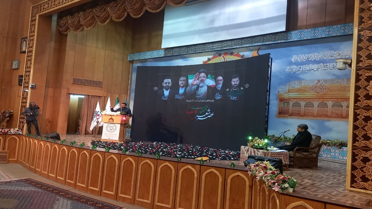 پاسداشت رئیس جمهور شهید و همراهان ایشان در عصر شعر «گُلِ سُرخ جُمهوری»