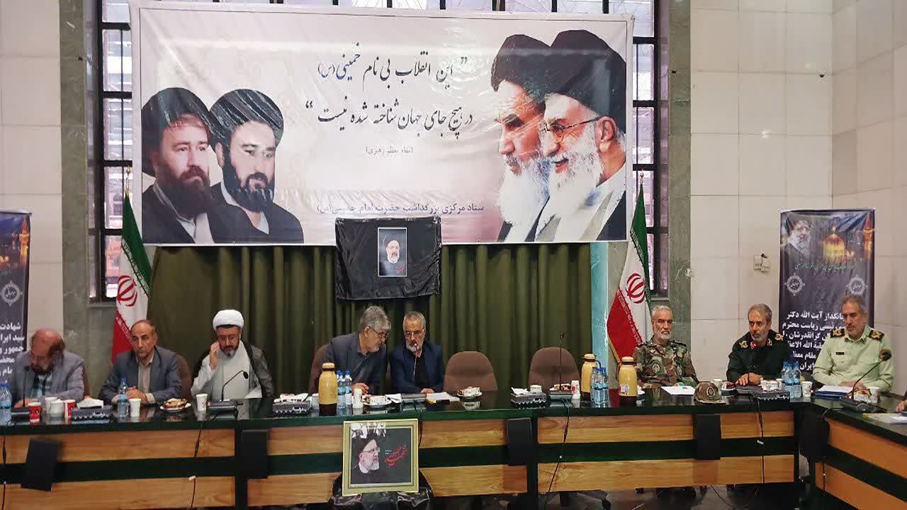 مخبر در مراسم سالگرد ارتحال امام سخنرانی می‌کند