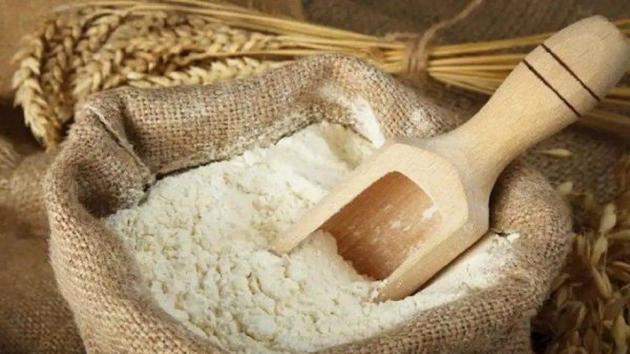 کشف ۱۰ میلیون تومان آرد تاریخ مصرف گذشته در بیرجند