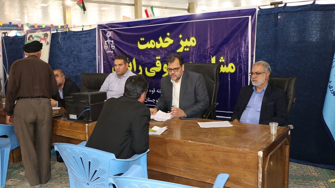 میز خدمت مسئولان قضایی سیستان و بلوچستان در نماز جمعه زاهدان برگزار شد