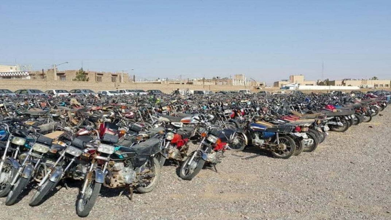 عیدانه پلیس راهور به صاحبان موتورسیکلت های توقیفی