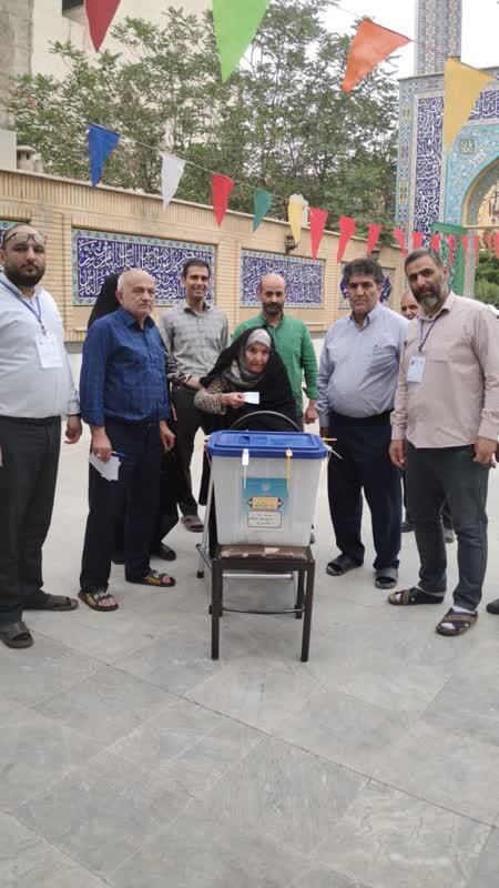 حضور زن 103 ساله در پای صندوق رای