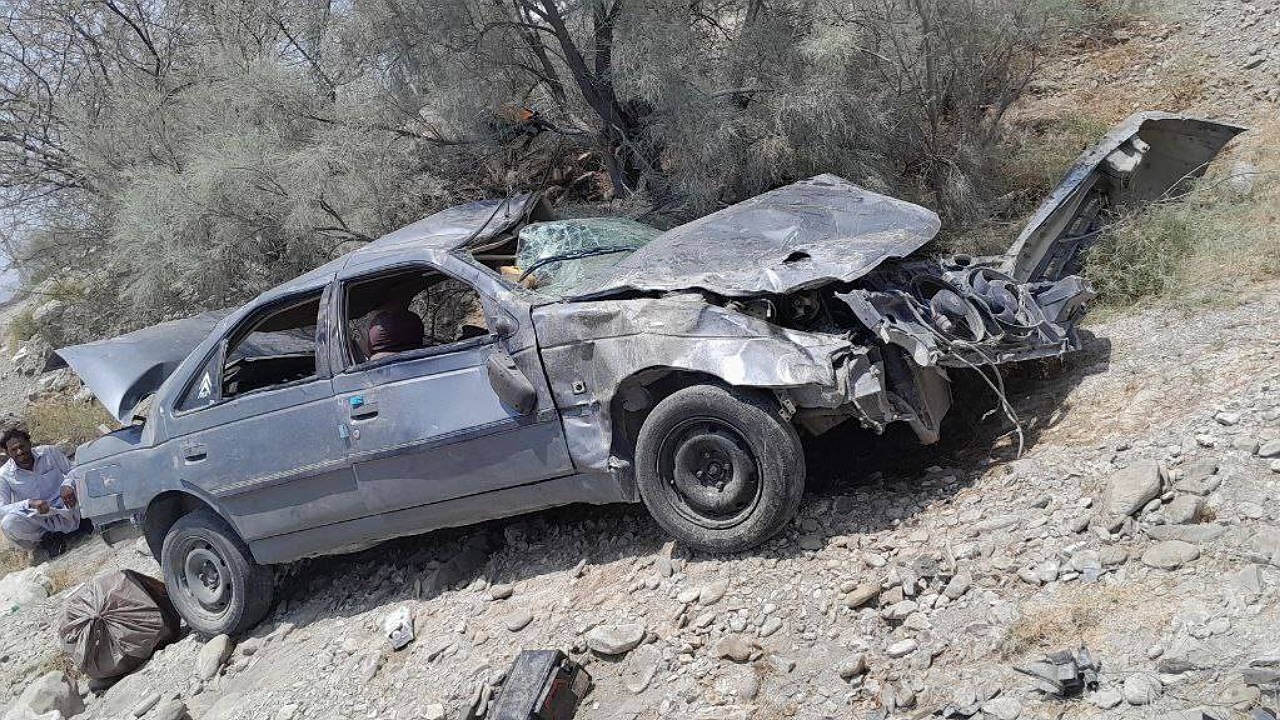۴مجروح در واژگونی پژو ۴۰۵ محور نیکشهر_چابهار