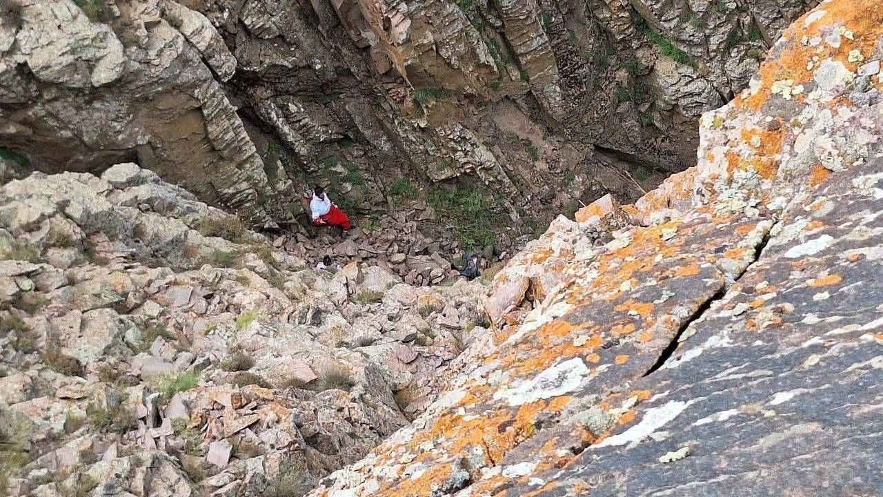 پیدا شدن پیکر مرد ۳۹ ساله از ارتفاعات روستای شاخانی بخش طارم سفلی