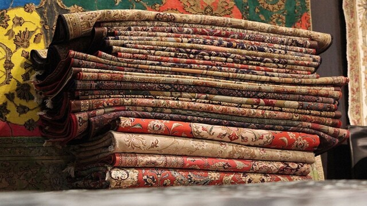 خریدار ۷۰ تخته فرش با رسیدجعلی به دام افتاد