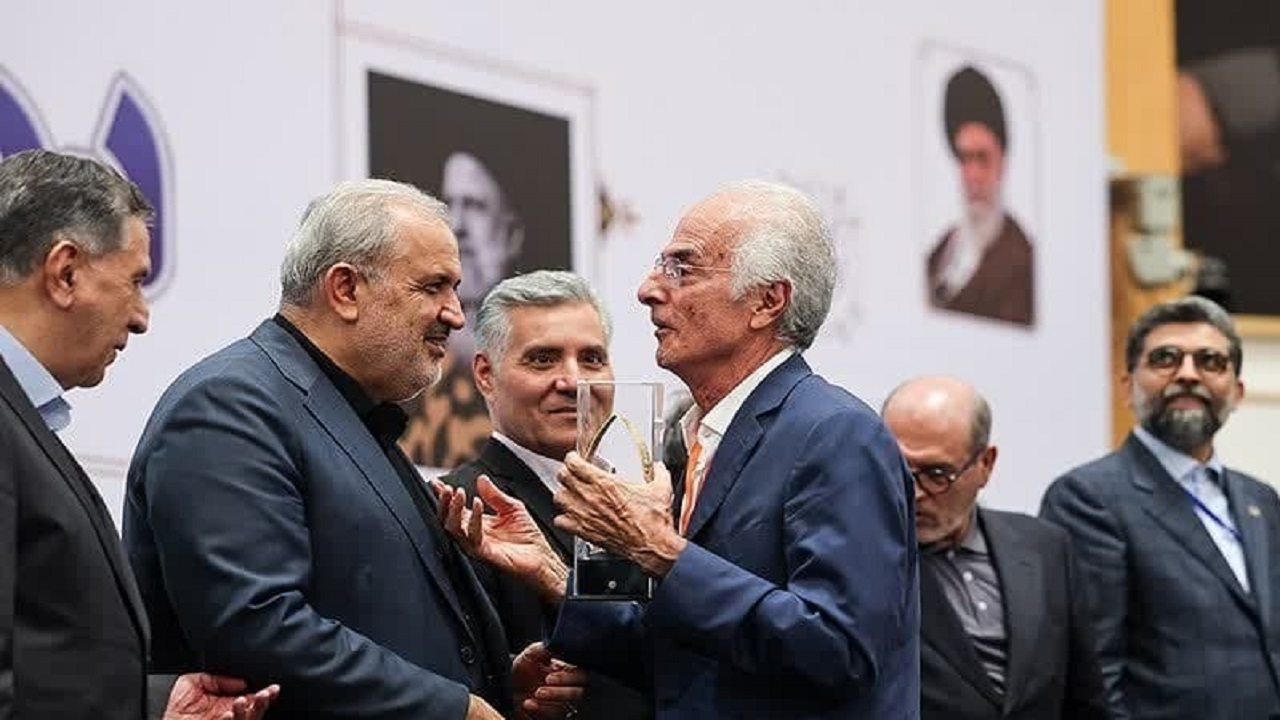 تجلیل از برگزیدگان صنایع یزد