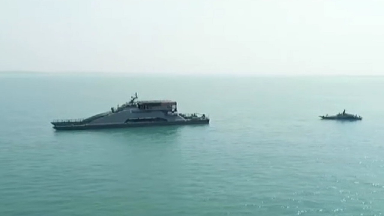 برگزاری گرامیداشت شهدای ۱۲ تیر بر روی ناو شهید ناظری