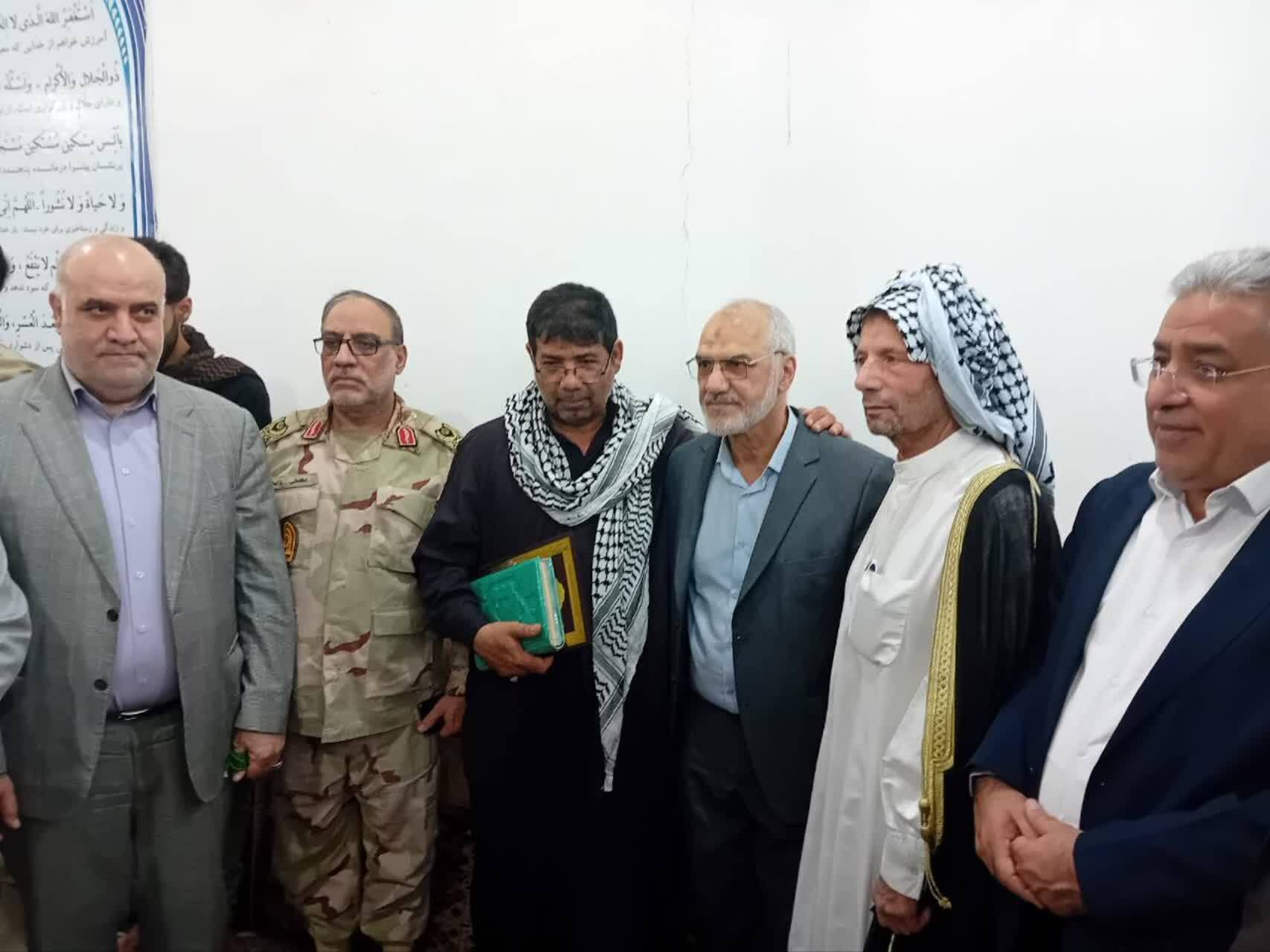 دیدار استاندار خوزستان با خانواده شهیدان مرمزی و حمودی از شهدای دشت آزادگان