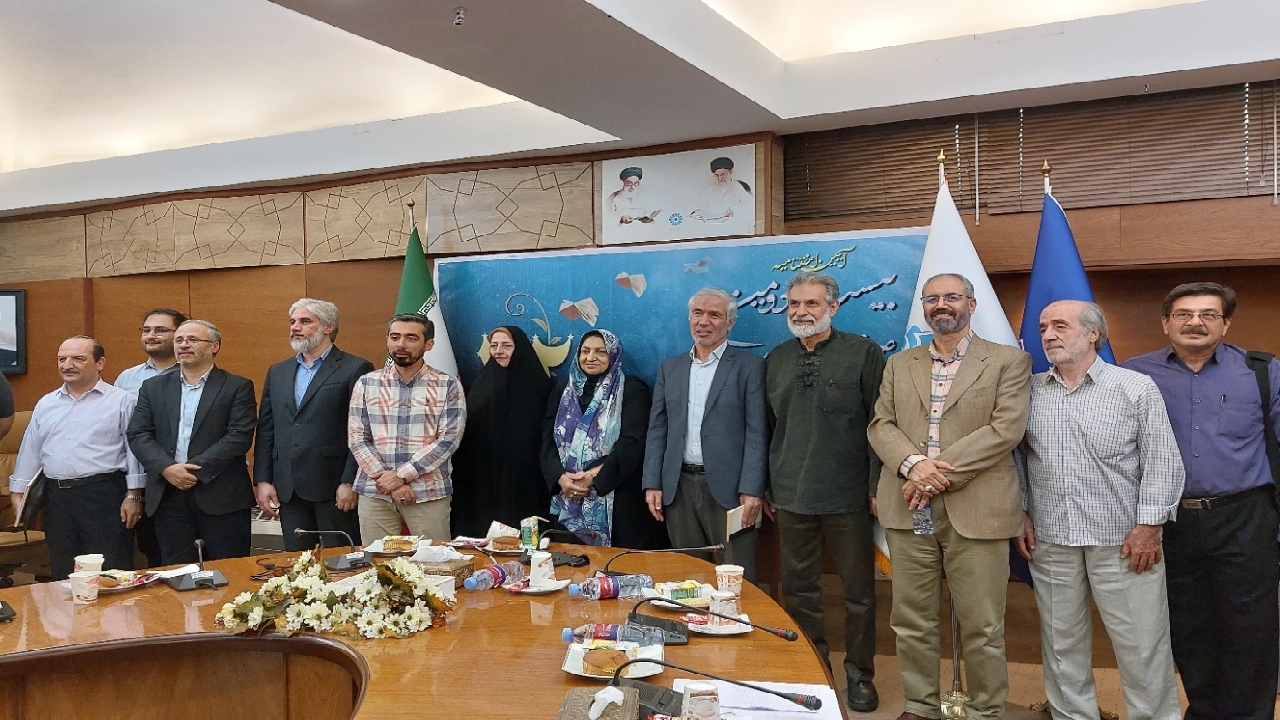 «قلم زرین» در دستان برگزیدگان نشست