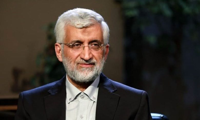 کسی که مردم را از کدخدا می‌ترساند، بهانه برای توجیه دارد