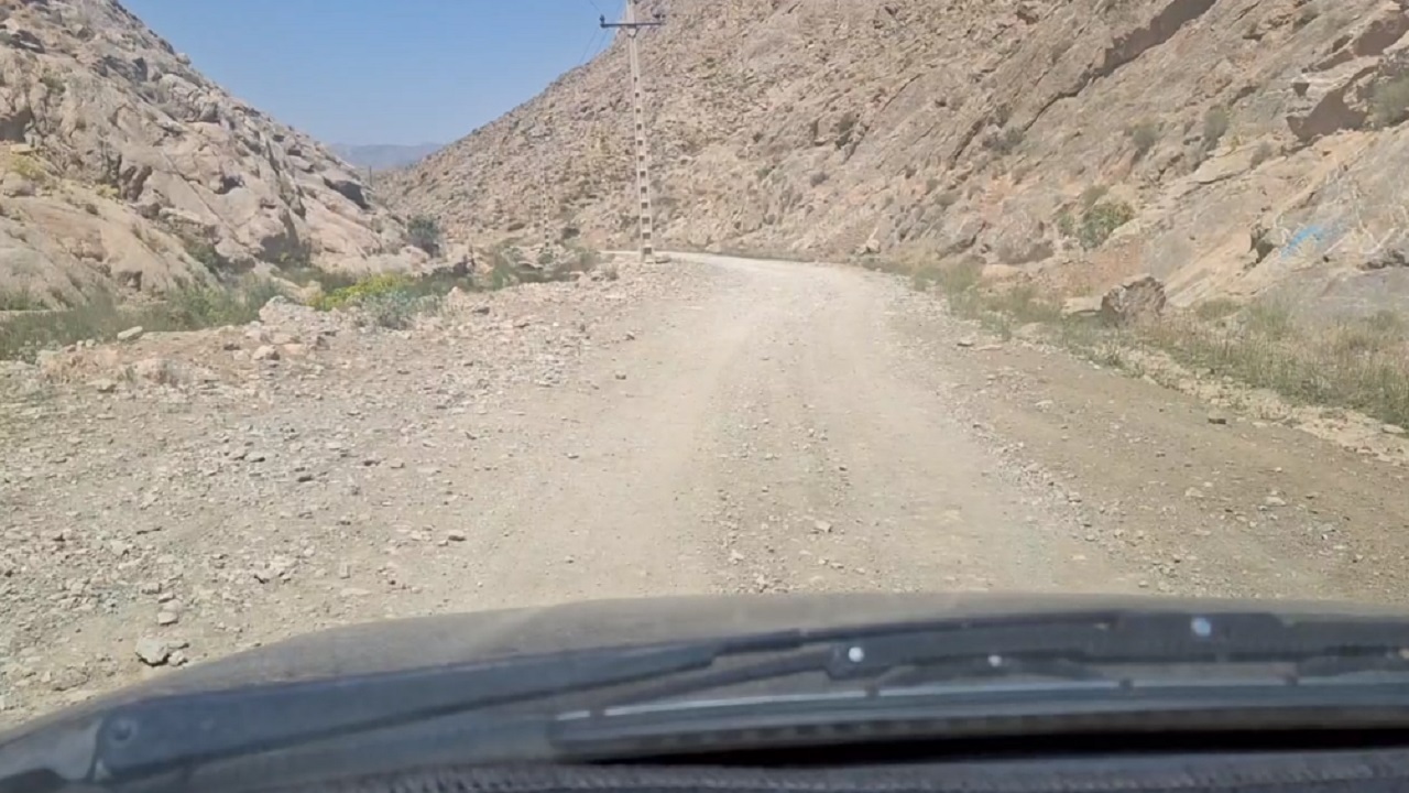 نارضایتی مردم روستای گوراب از نبود جاده و امکانات رفاهی + فیلم