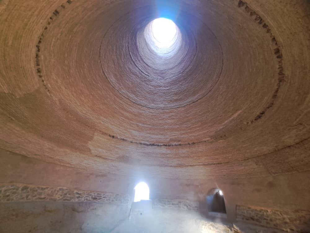 نمایی از یحچال خشتی در ابرکوه