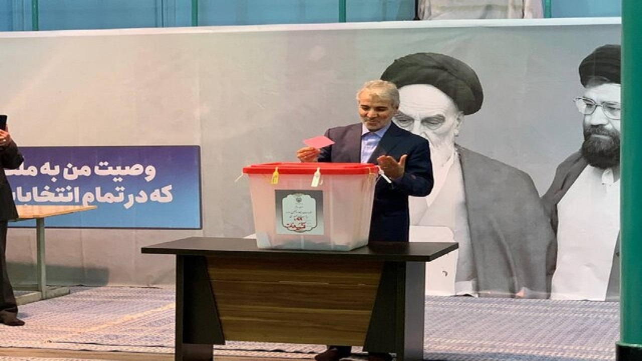 نوبخت رای خود را به صندوق انداخت