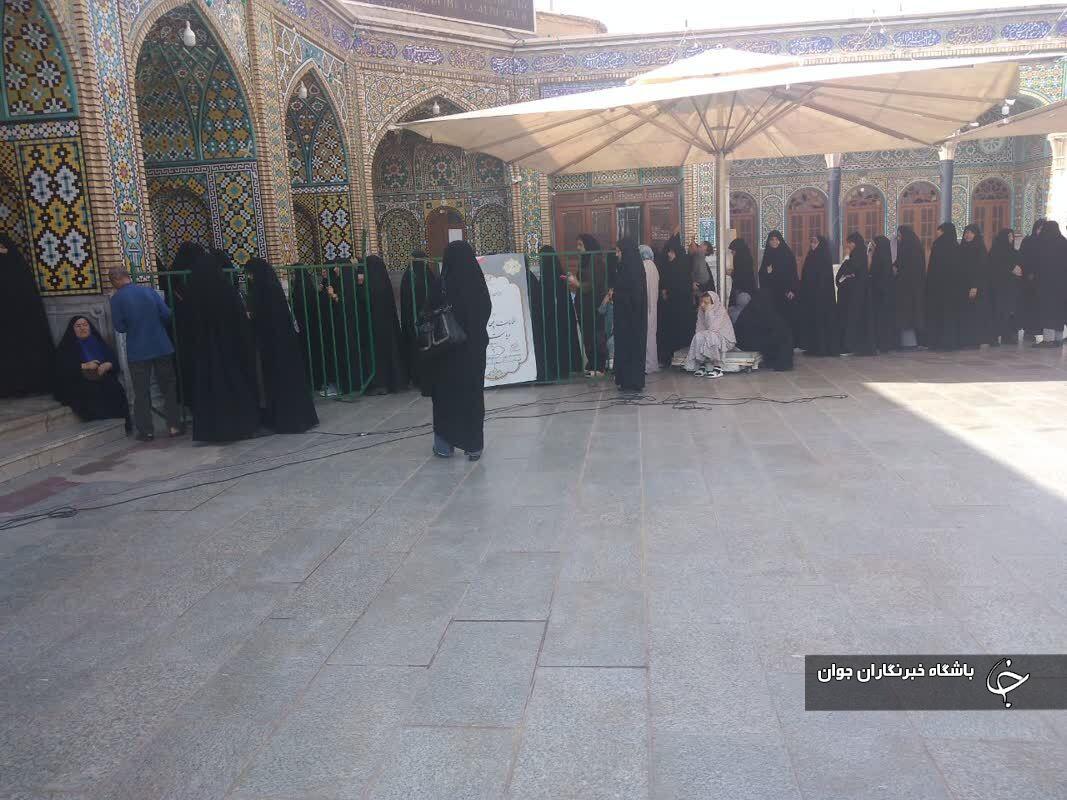 حضور پرشور مردم قم در دقایق آغازین رای گیری