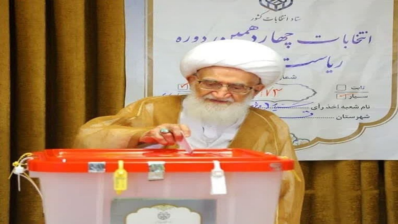 آیت‌الله نوری همدانی رأی خود را به صندوق انداخت