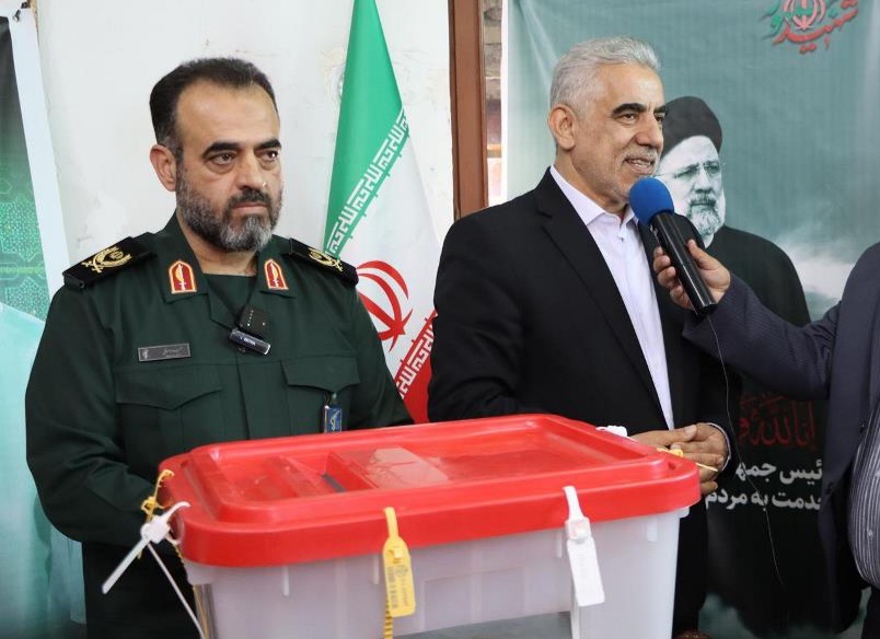 استاندار و فرمانده سپاه گیلان رأی خود را به صندوق انداختند