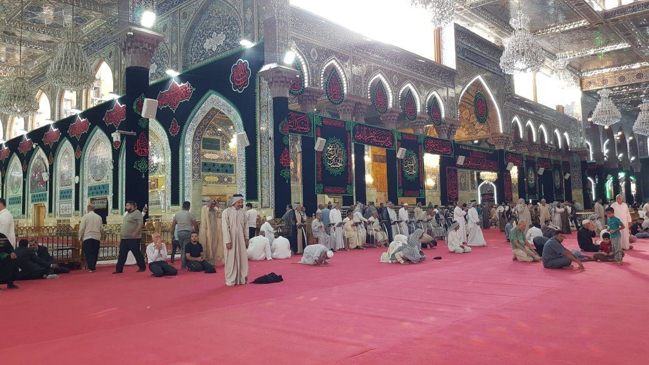 سیاهپوش شدن حرم امام حسین (ع) در آستانه ماه محرم + فیلم و تصاویر
