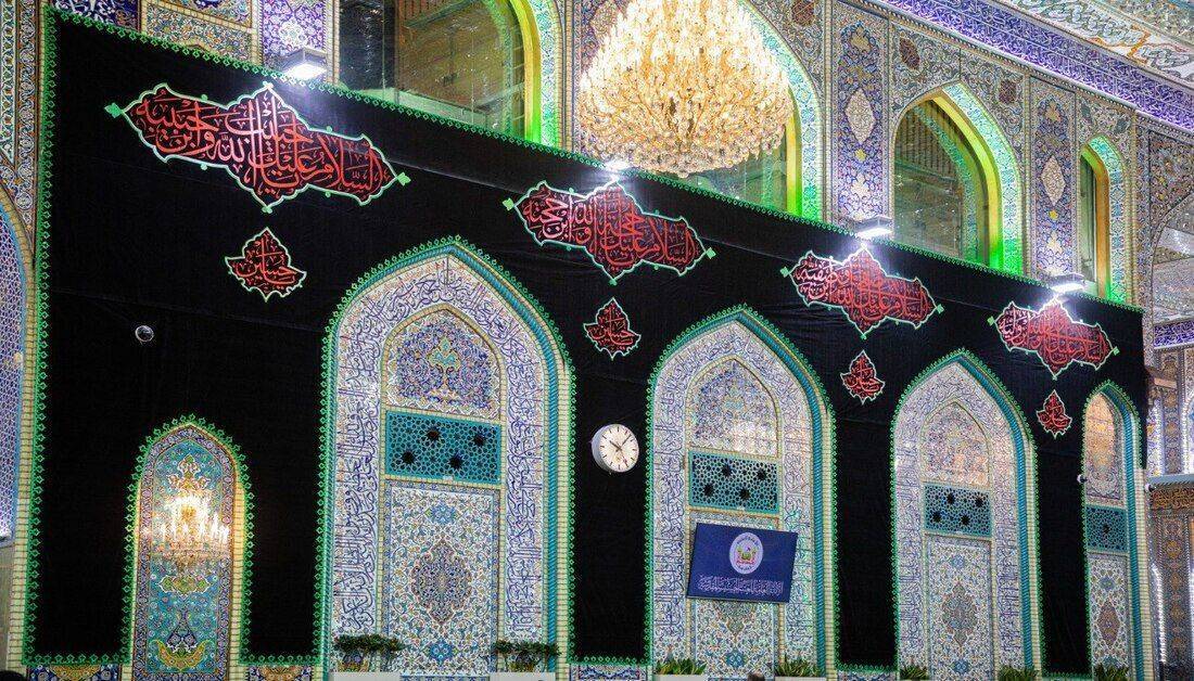 نصب پرچم سیاه در آستانه ماه محرم نصب پرچم سیاه در آستانه ماه محرم