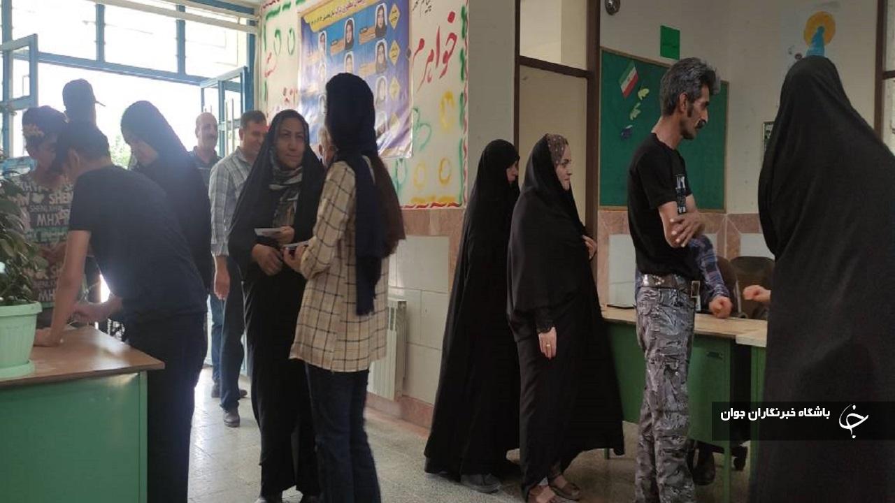 حضور حماسی مردم روستا&zwnj;های چهارمحال و بختیاری در انتخابات+فیلم و تصاویر