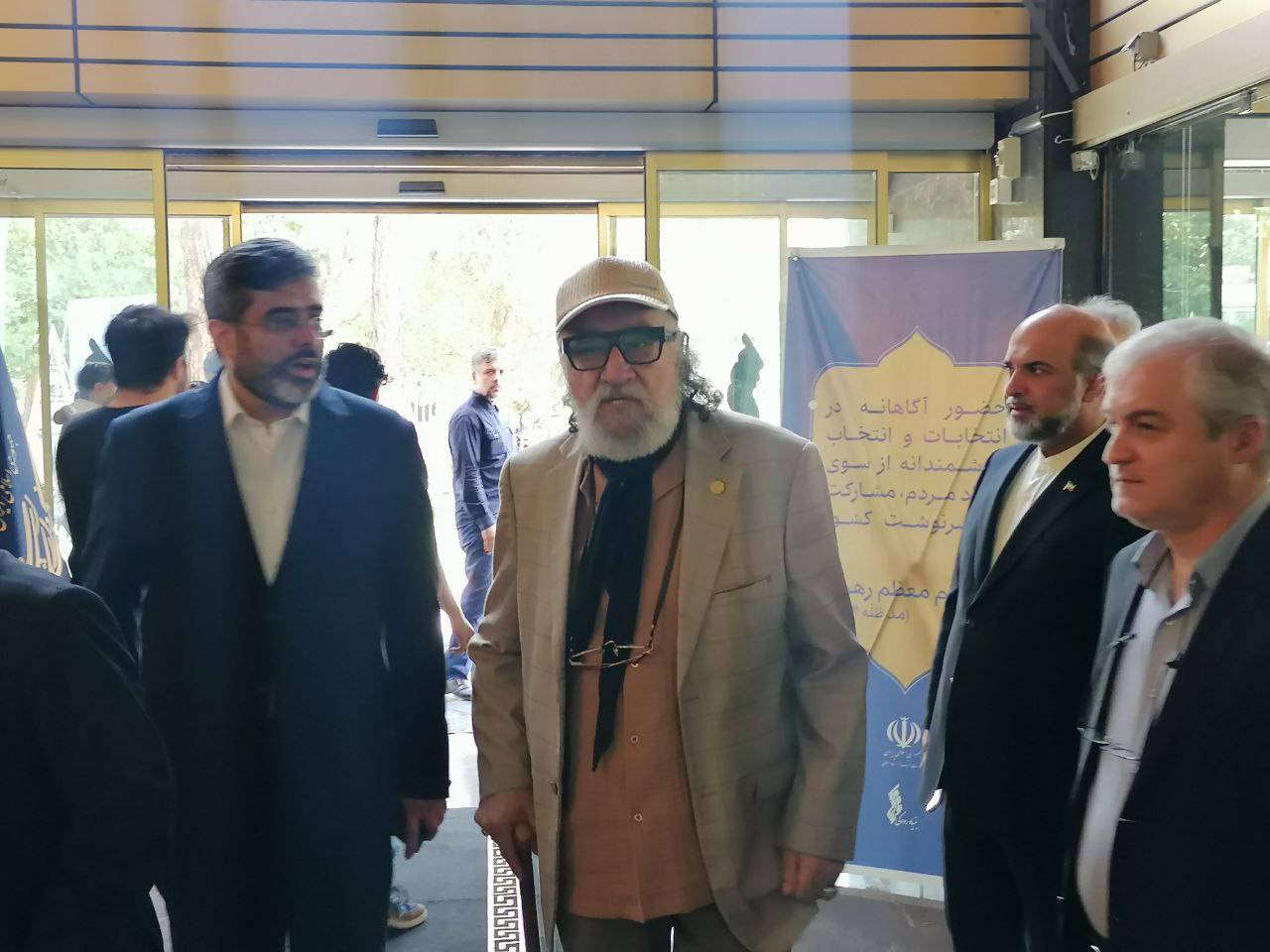 داریوش فرهنگ