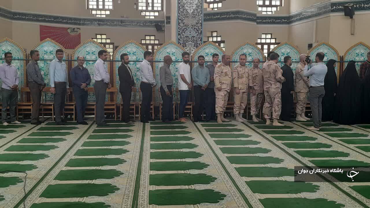 حضور پرشور هرمزگانی‌ها در شعب اخذ رأی + عکس