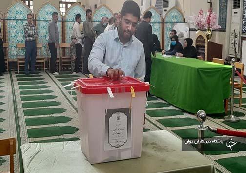حضور پرشور هرمزگانی&zwnj;ها در شعب اخذ رأی + عکس وفیلم