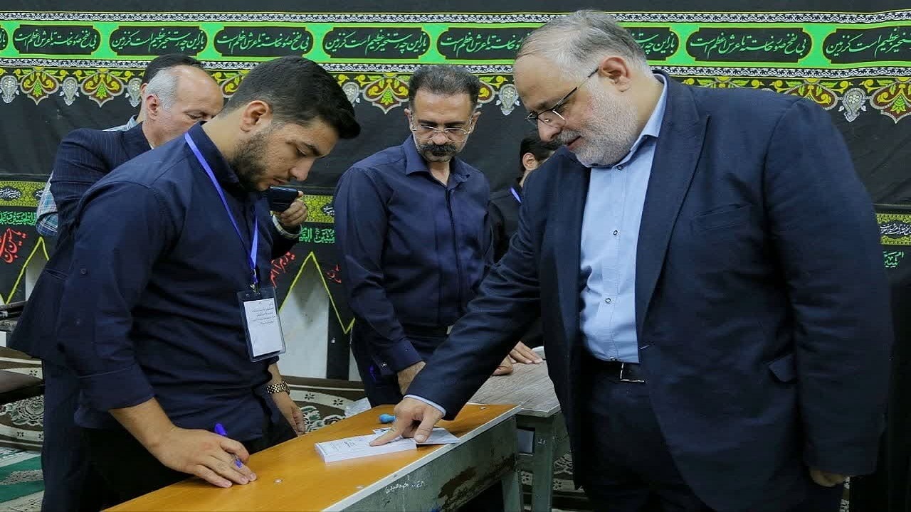 آیت الله رئیسی آبرو و جان خود را در مسیر خدمت رسانی به مردم فدا کرد‌+ فیلم