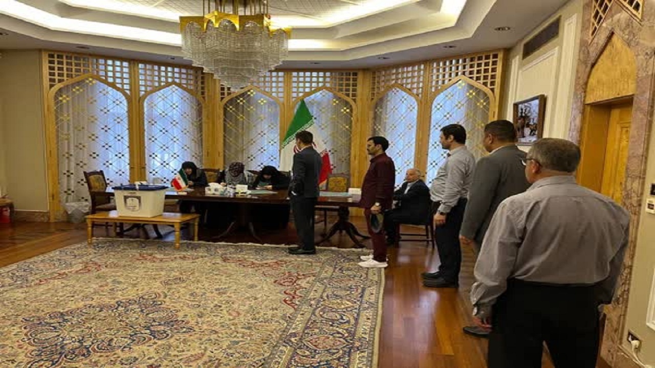 روند رای گیری در شعب دهگانه اخذ رای در انگلیس در حال انجام است