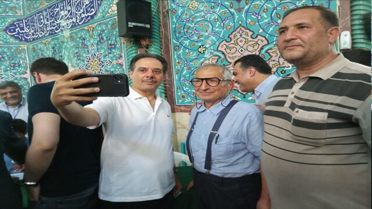 زیباکلام در انتخابات شرکت کرد