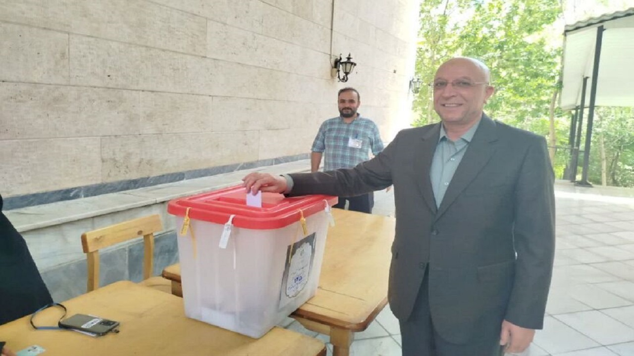 وزیر علوم: حمایت از منتخب ملت بر همگان واجب است