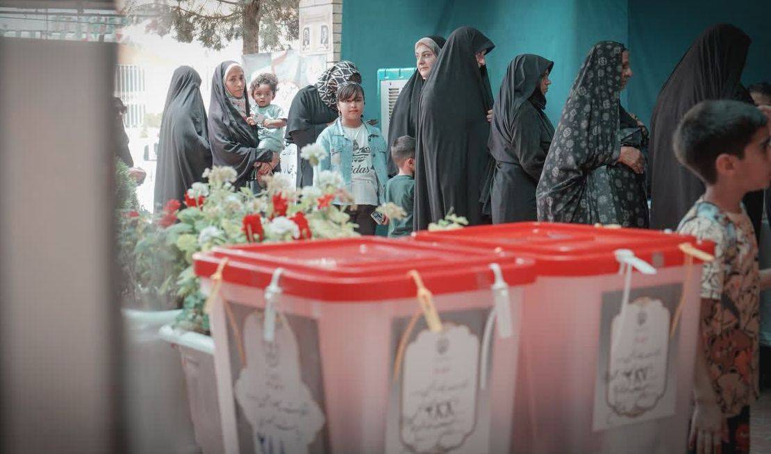 رای گیری در جوار مزارحاج قاسم سلیمانی + فیلم
