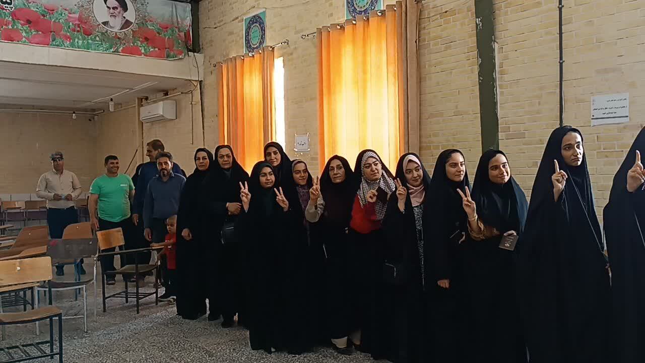 صف بانوان در انتخابات