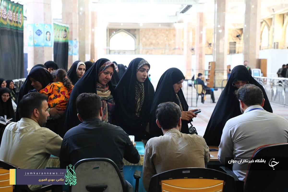 حضور حماسی منتظران امام زمان (عج) پای صندوق&zwnj;های رای مسجد جمکران
