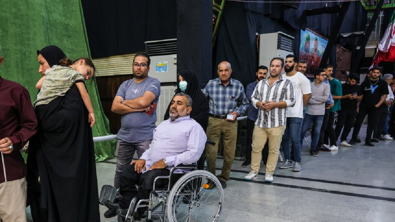 تراکم جمعیت در بامداد؛ آغاز شمارش آرا در برخی شعب خوزستان