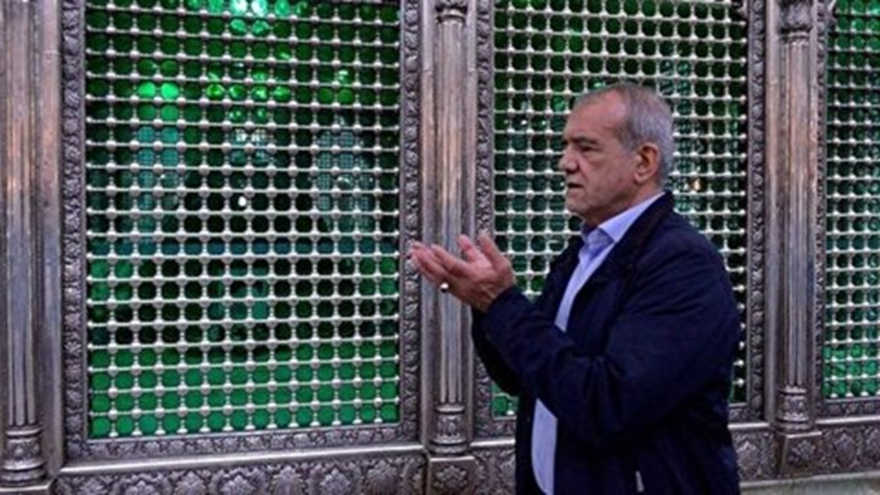 تجدید میثاق رئیس جمهور منتخب با آرمان‌های امام راحل + فیلم