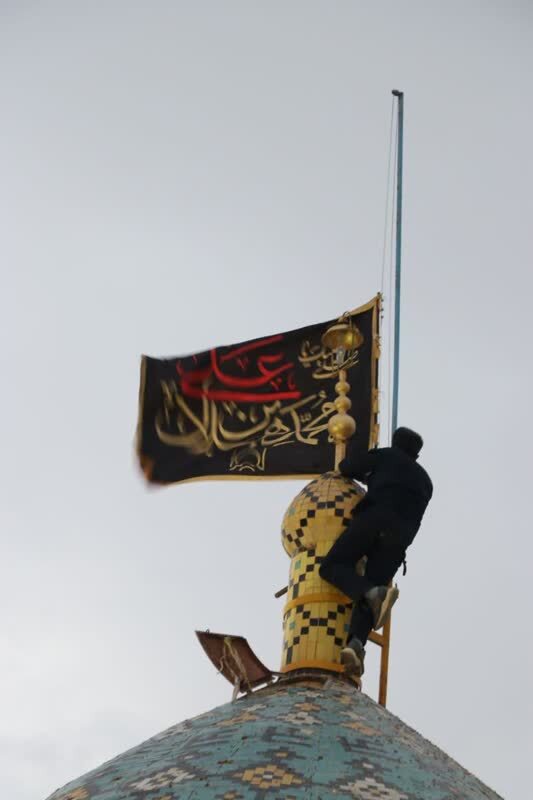 نصب پرچم سیاه