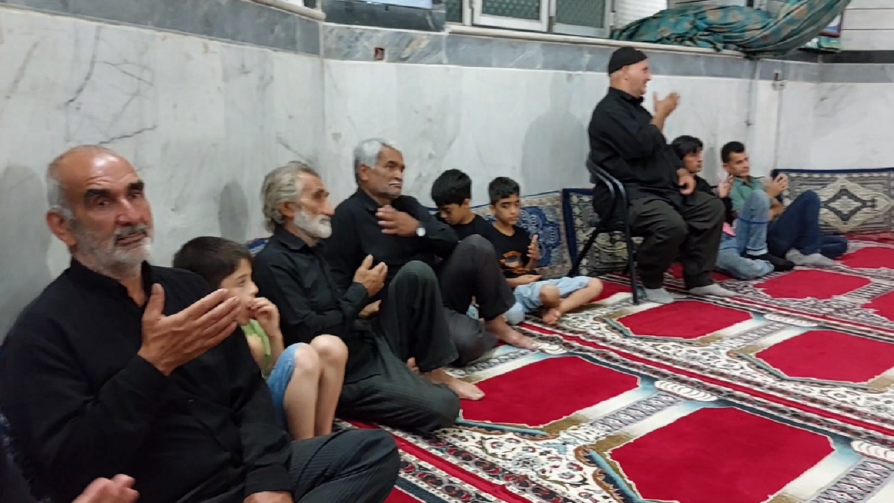 عزاداری مردم روستای لاله باغ خان ببین به مناسبت فرا رسیدن ماه محرم