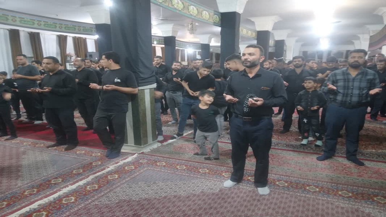 مراسم سوگواری مردم کاظم آباد در شب اول محرم + تصاویر