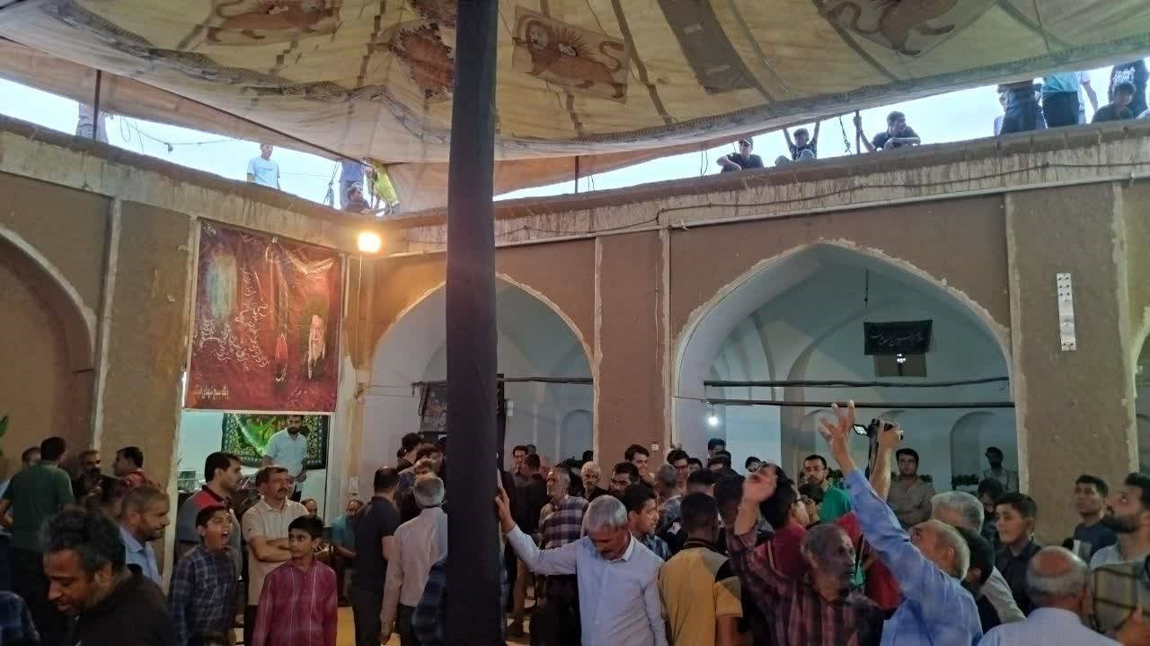خیمه قدیمی امام حسین  در روستای هوتک برپا شد
