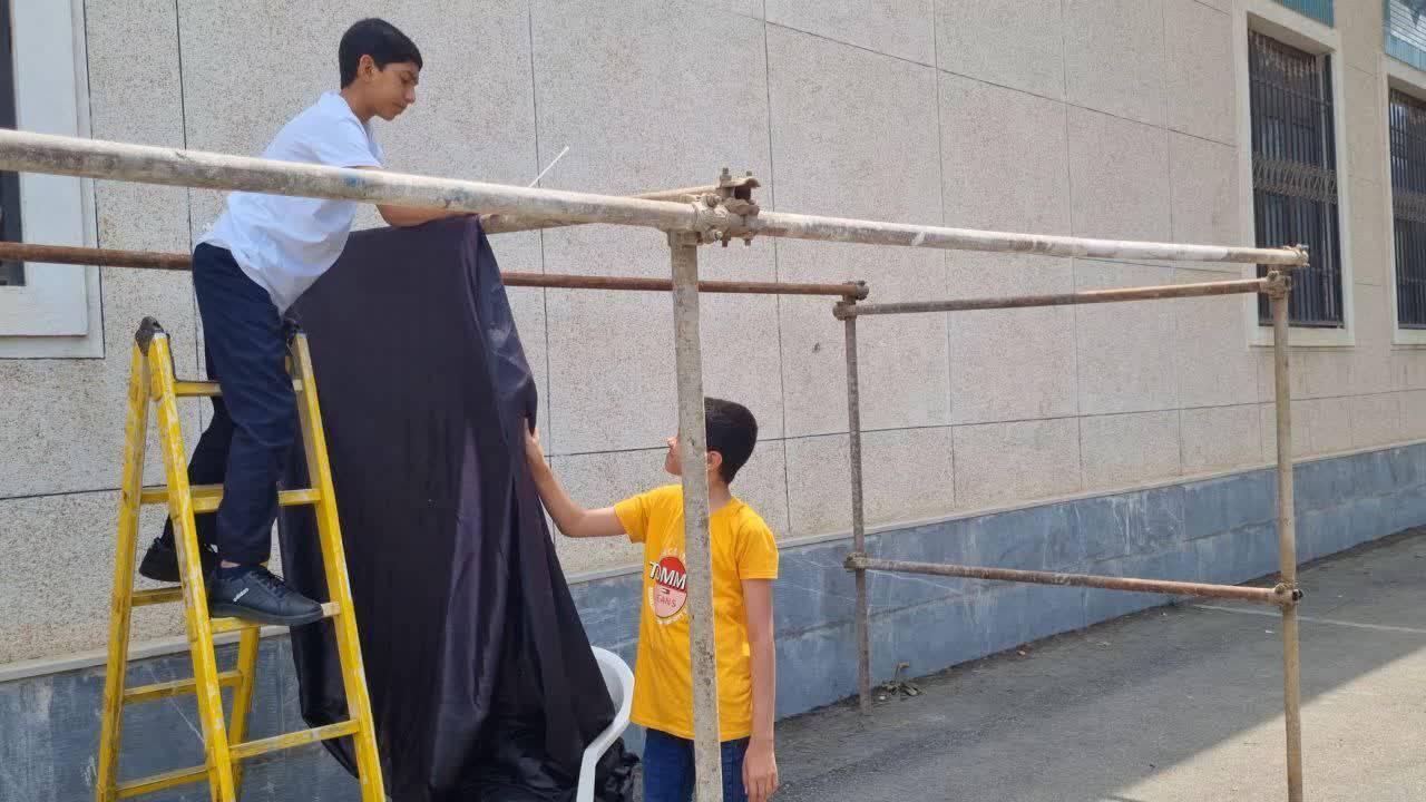 نصب پارچه های سیاه در معابر شهری