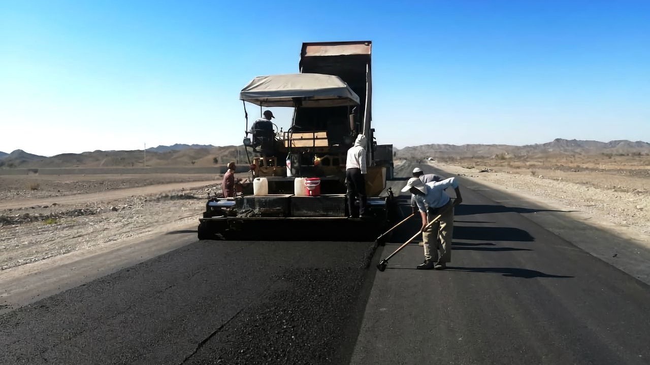 پیشرفت ۶۰ درصدی پروژه احداث راه روستایی بنت- توتان- بشاگرد در جنوب سيستان و بلوچستان