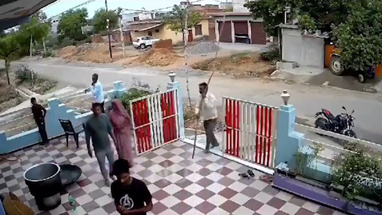 برق گرفتگی یک مرد جوان در هند + فیلم