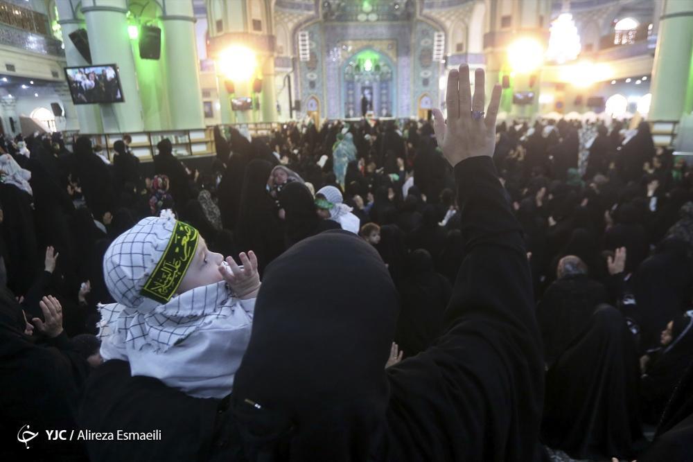 مادران به همراه نوزادان در همایش