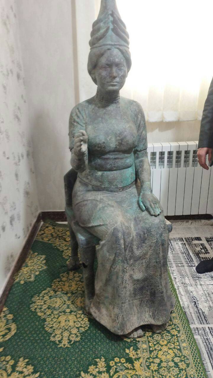 مجسمه باستانی دو هزار ساله مجسمه باستانی دو هزار ساله