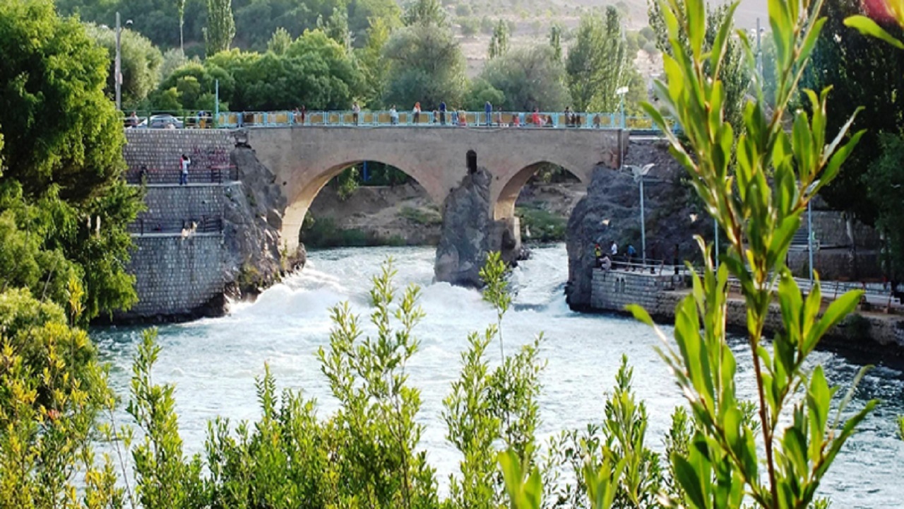 میزبانی از مسافران تابستانی در جاذبه‌های گردشگری چهارمحال و بختیاری