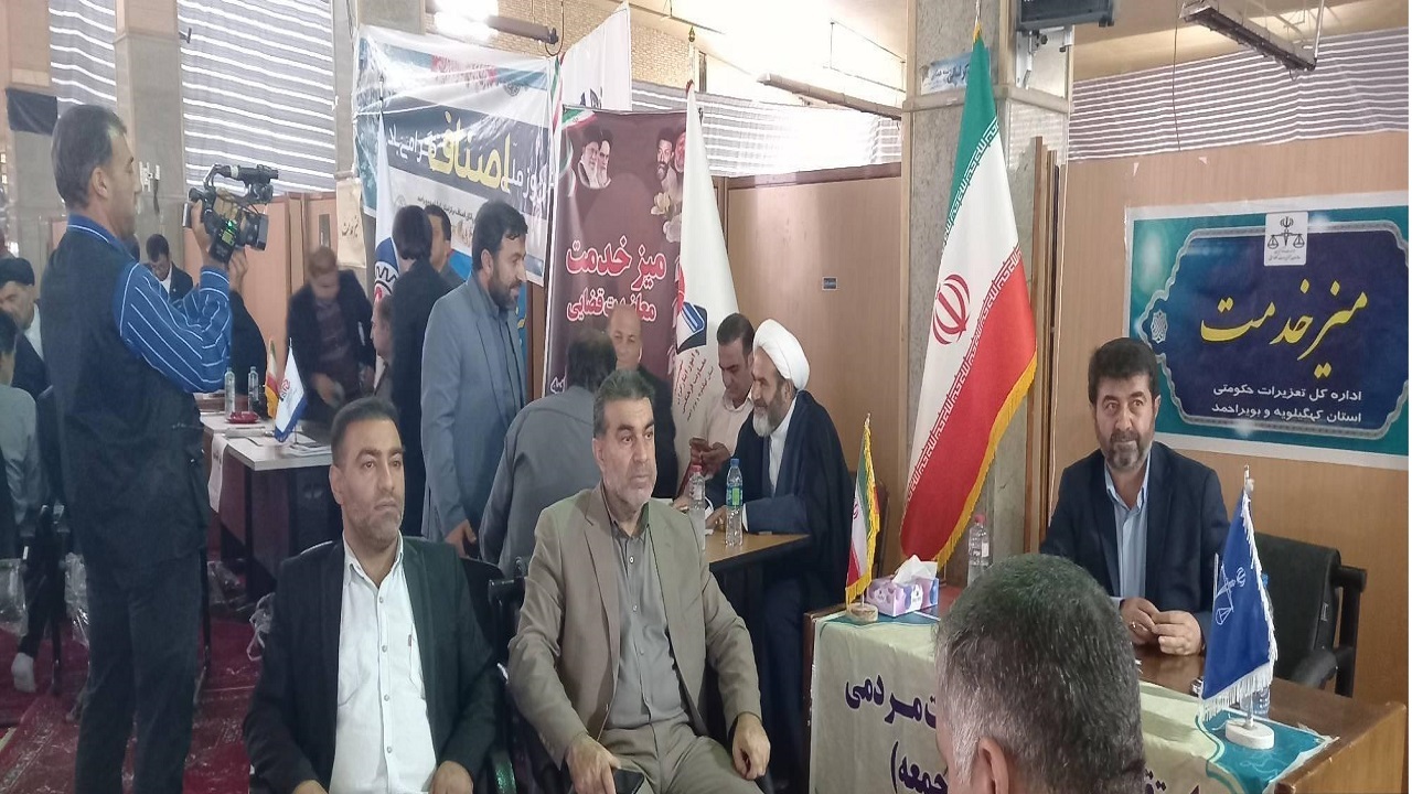 برپایی میزخدمت ۱۵ دستگاه اجرایی درمصلی شهریاسوج