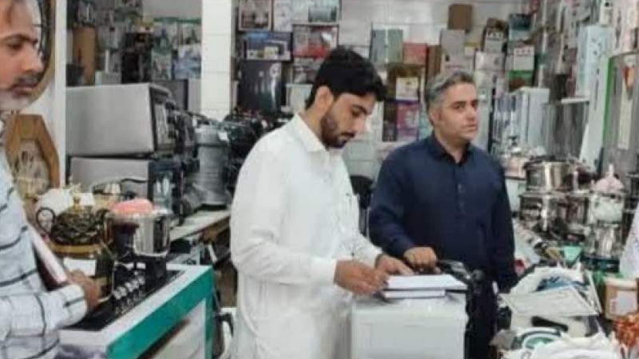 تشکیل پرونده‌ برای ۱۷ واحد صنفی متخلف در ایرانشهر