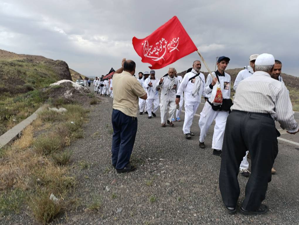 کاروان زائران پیاده