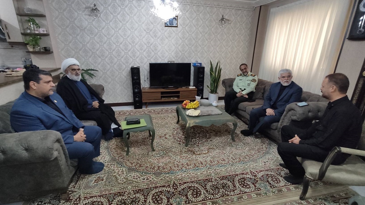 دیدار استاندار گلستان با خانواده شهید گلشنی و جانباز عبدالمجید محمدزمانی در گرگان